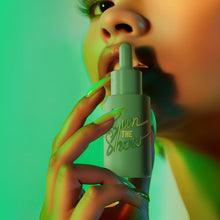 Load image into Gallery viewer, Run The Show Facial Oil
